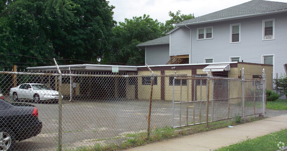 More Photos Of 43 Winthrop St, Springfield General Retail For Sale