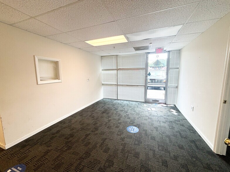 More Photos Of 3650 Patterson Ave, Winston-Salem Light Distribution For Lease