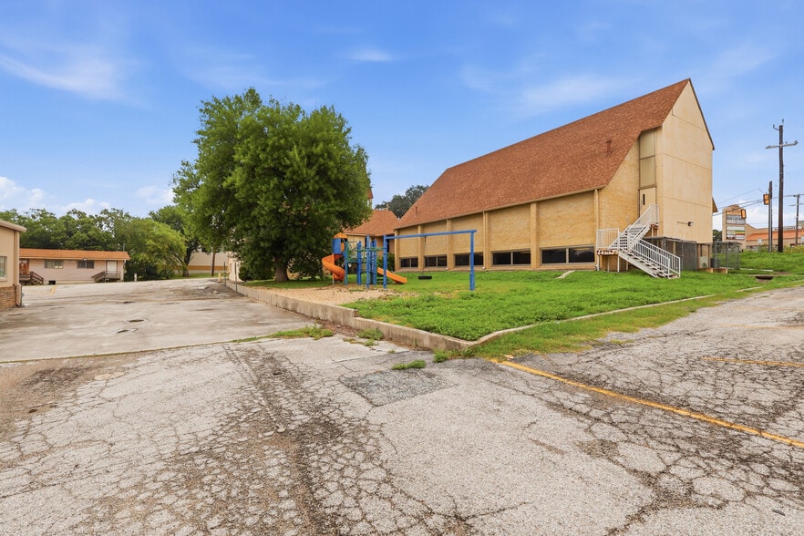 More Photos Of 2515 Austin Hwy, San Antonio Religious Facility For Sale