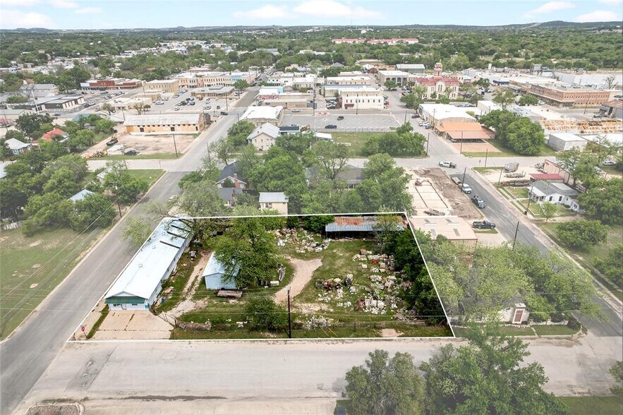 More Photos Of 401 E 6th St, Lampasas Warehouse For Sale