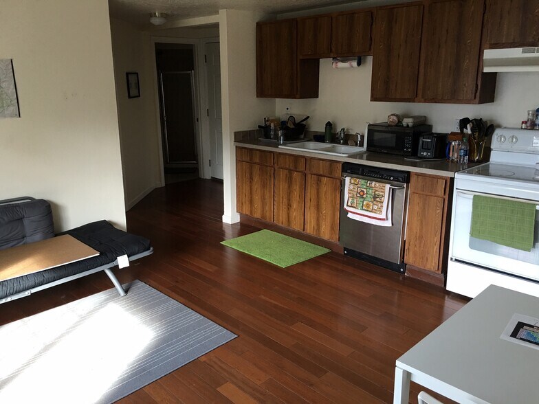 More Photos Of 4346-4350 SE Milwaukie Ave, Portland Apartments For Sale