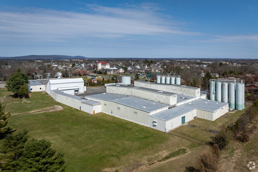 More Photos Of 54 Highway 12, Flemington Warehouse For Lease