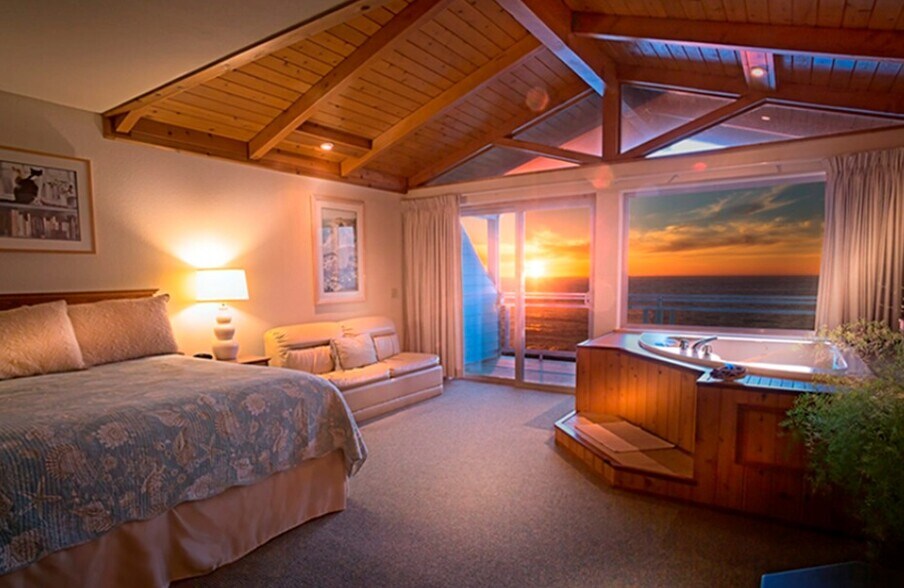 More Photos Of 205 Wave Dr, Shelter Cove Hotel For Sale