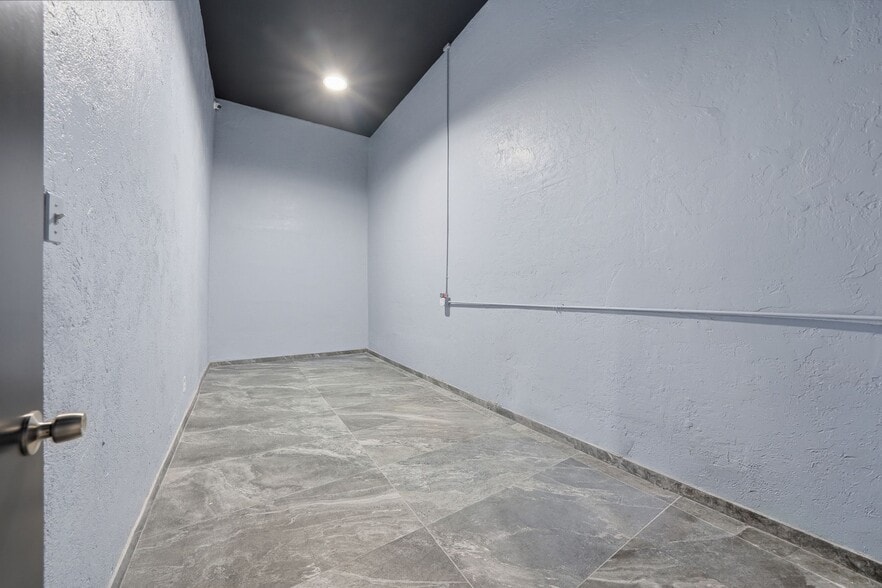 More Photos Of 2692 Imperial Ave, San Diego Storefront For Sale