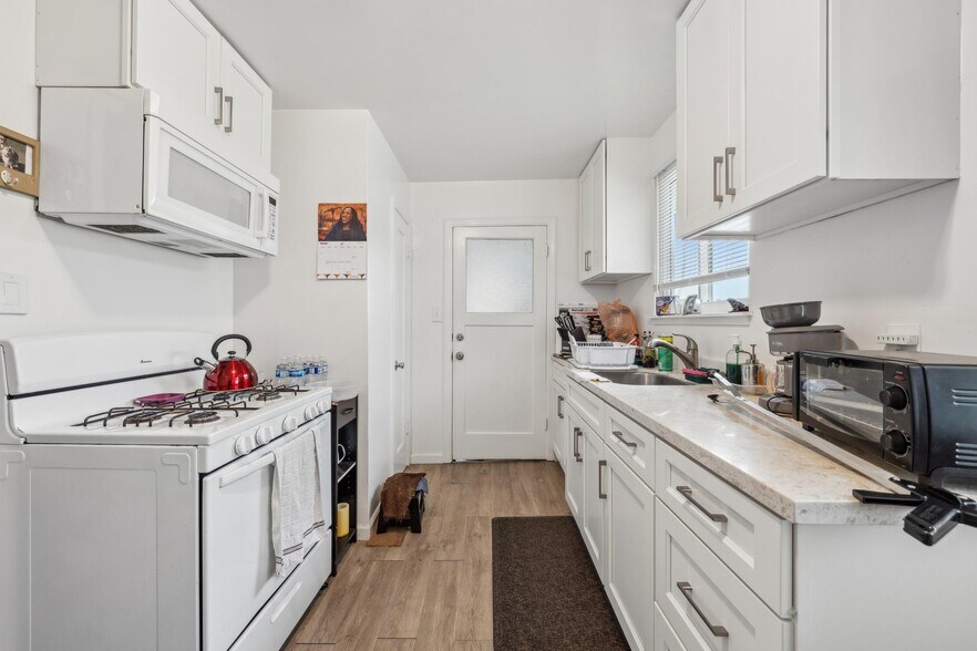 More Photos Of 3321 Barrett Ave, Richmond Apartments For Sale