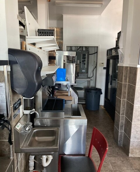 More Photos Of 3 N Scenic Hwy, Frostproof Garden Center For Lease