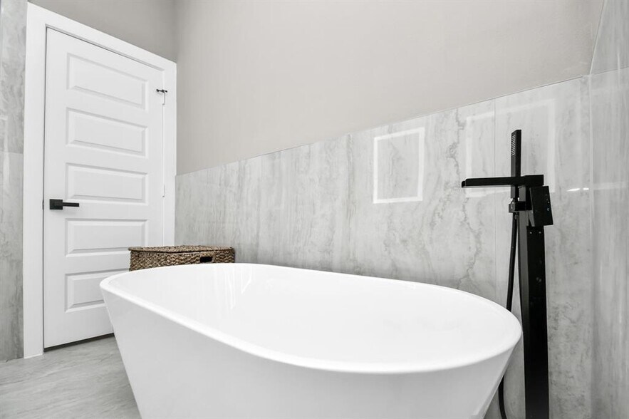 More Photos Of 316 Thornton Rd, Houston Apartments For Sale