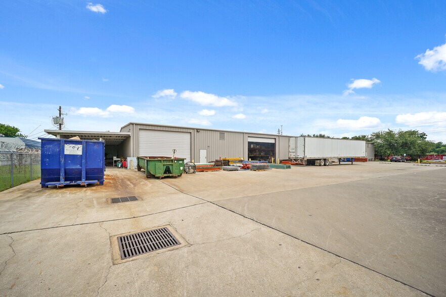 More Photos Of 9201 Winkler Dr, Houston Warehouse For Sale