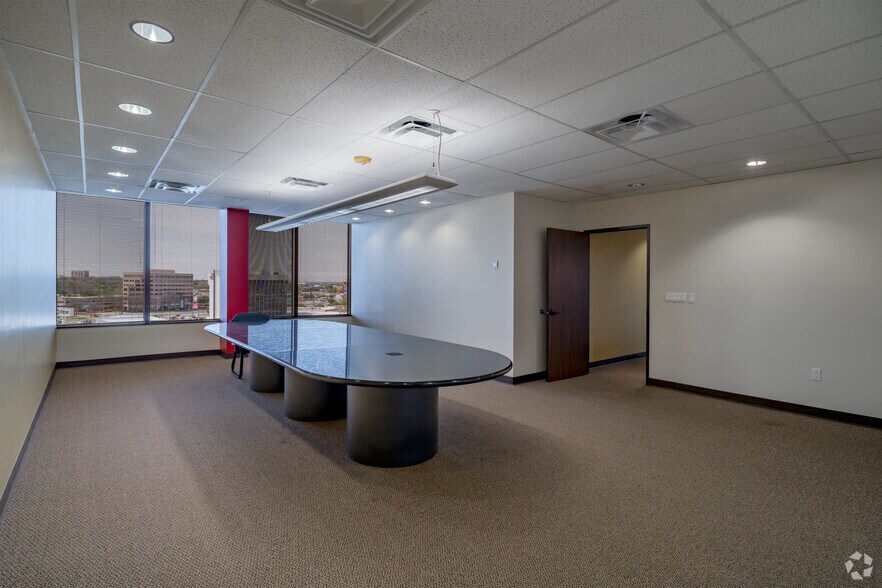 More Photos Of 8700 Tesoro Dr, San Antonio Unknown For Lease