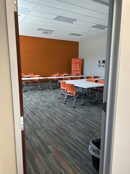 More Photos Of 823 Park East Blvd, Lafayette Office For Lease