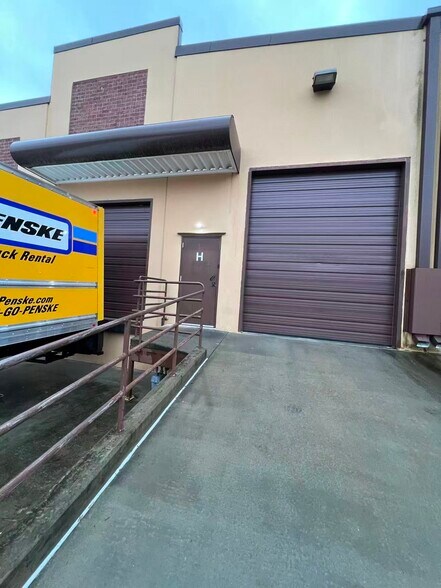 More Photos Of 2390 Satellite Blvd, Buford Light Distribution For Lease