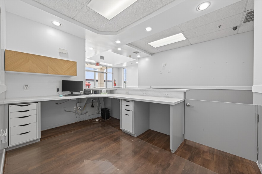 More Photos Of 8525 Queenston Blvd, Houston Freestanding For Sale