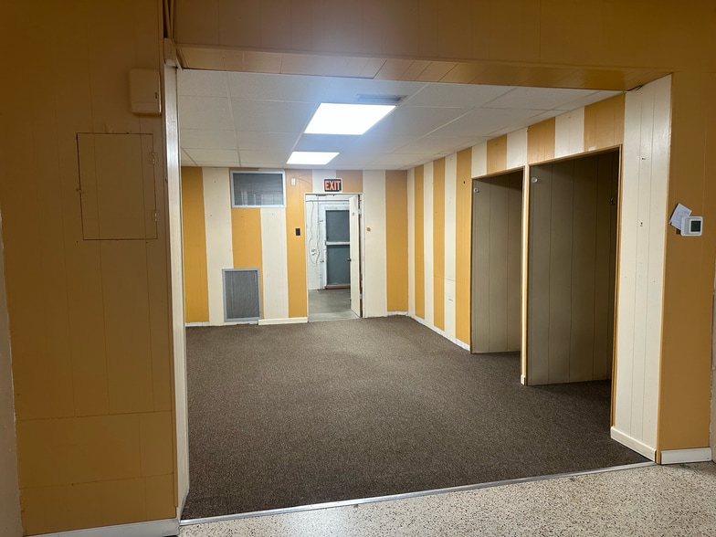 More Photos Of 3642 Tamiami Trl, Port Charlotte Unknown For Lease