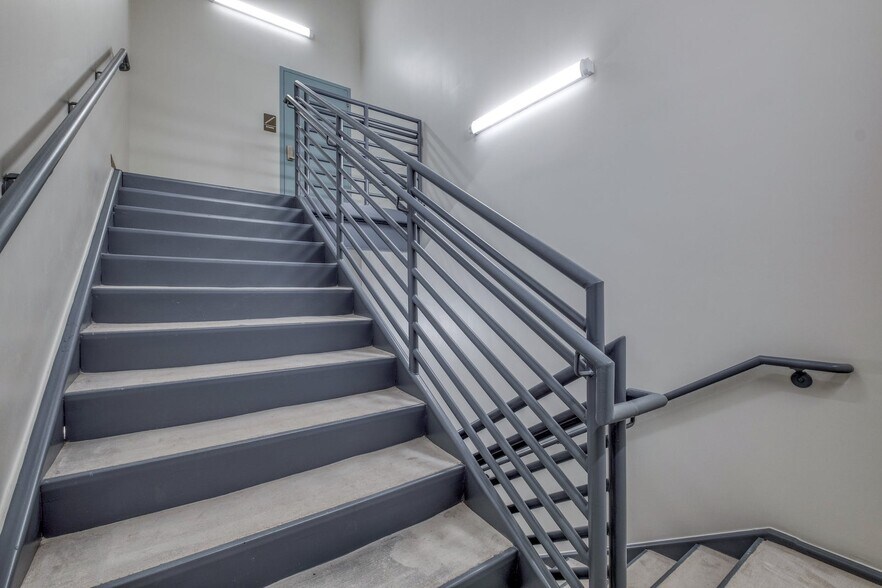 More Photos Of 12601 Metric Blvd, Austin Office For Sale