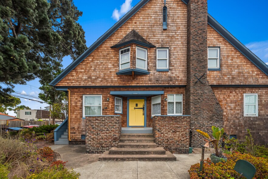 More Photos Of 2000 Clinton Ave, Alameda Apartments For Sale