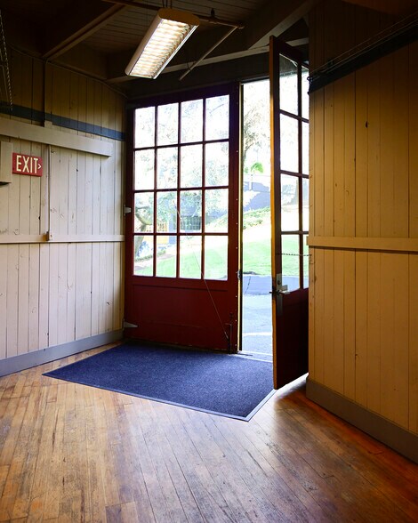 More Photos Of 3131 Western Ave, Seattle Office For Lease