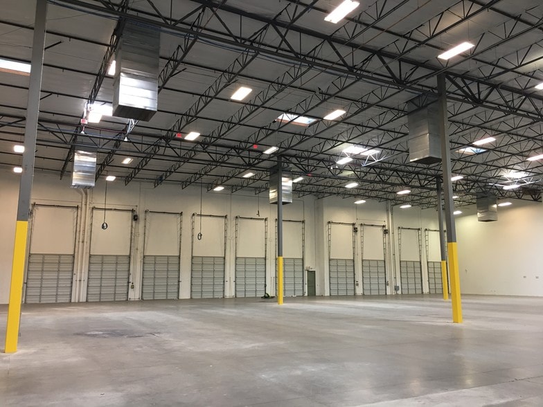 More Photos Of 596 E Germann Rd, Gilbert Warehouse For Lease