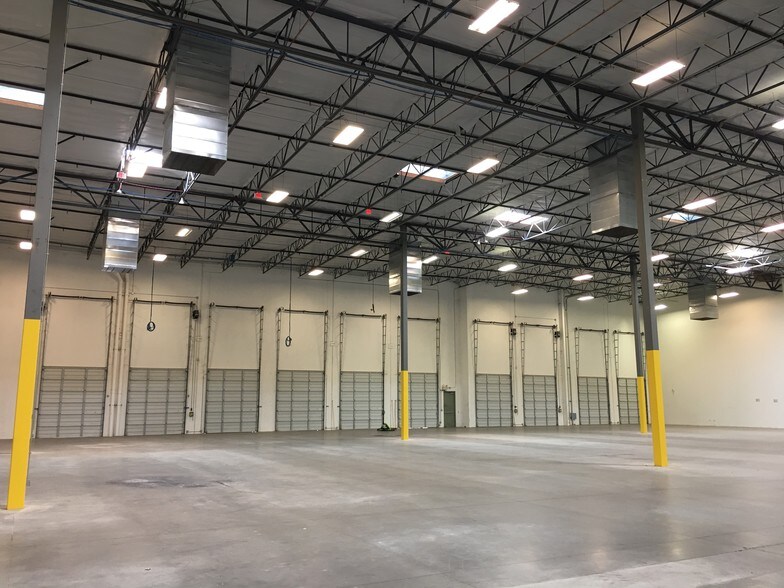 More Photos Of 596 E Germann Rd, Gilbert Warehouse For Lease