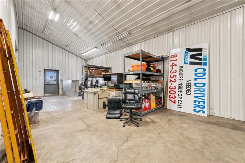 More Photos Of 208 W Mud Pike, Rockwood Office For Sale