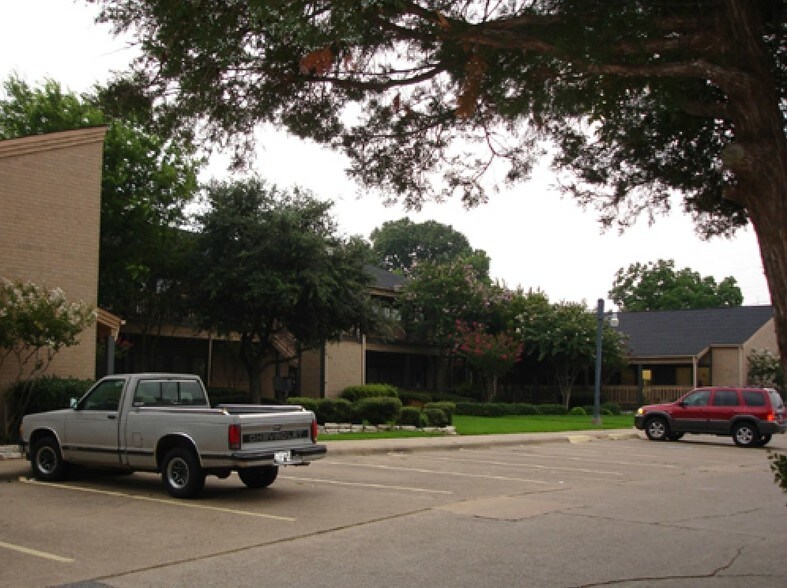 More Photos Of 1713 Broadmoor Dr, Bryan Office For Lease