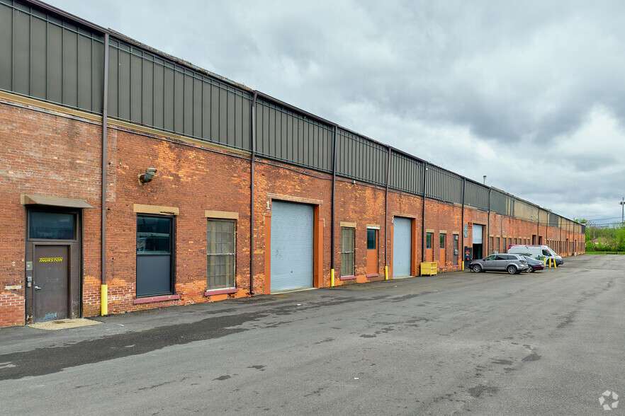 More Photos Of 961-1029 Lyell Ave, Rochester Showroom For Lease