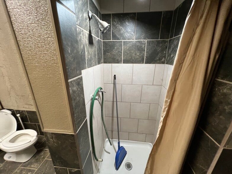 1359 E Hanthorn Rd, Lima, OH 45804 Flex/R&D For Lease