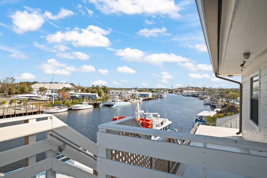 More Photos Of 810 Dodecanese Blvd, Tarpon Springs Marina For Sale