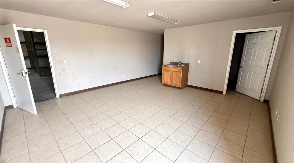 More Photos Of 12920 Tx 191 Frontage Unit 8 rd, Midland Flex For Lease