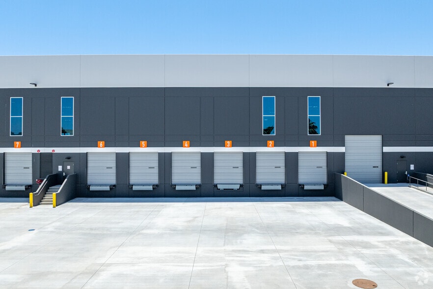 More Photos Of 1500 S Raymond Ave, Fullerton Distribution For Lease