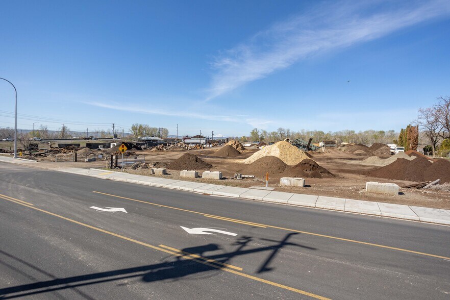 More Photos Of 204 Butterfield Rd, Yakima Warehouse For Sale