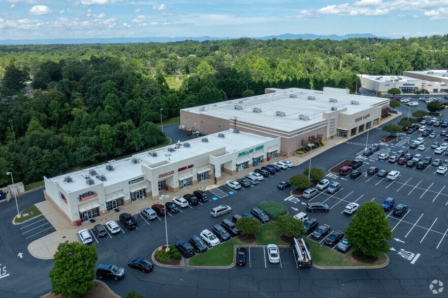 More Photos Of 6005-6007 Wade Hampton Blvd, Taylors General Retail For Lease