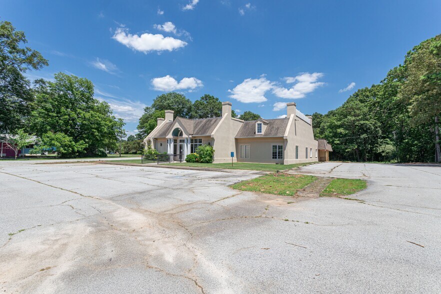 More Photos Of 675 N Jeff Davis Dr, Fayetteville Bank For Sale