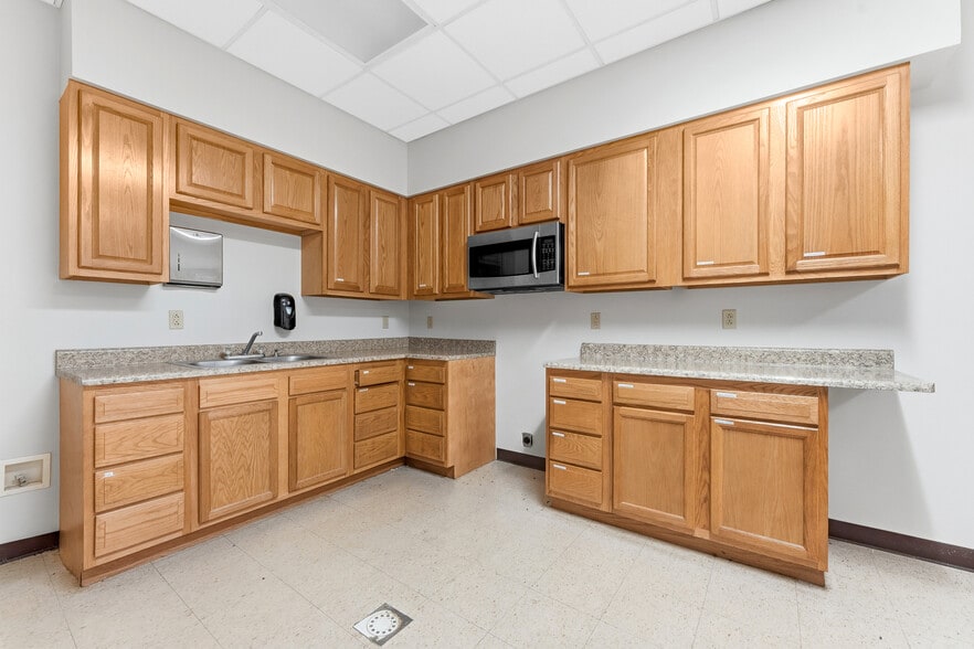 More Photos Of 161 Adena Ln, Clarksburg Office For Lease