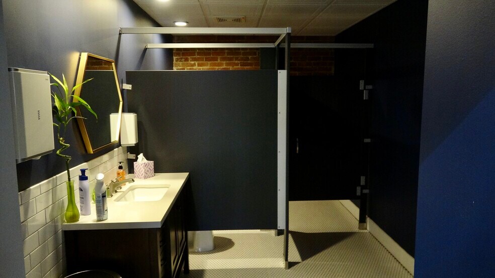 More Photos Of 1100 Sycamore St, Cincinnati Loft Creative Space For Lease