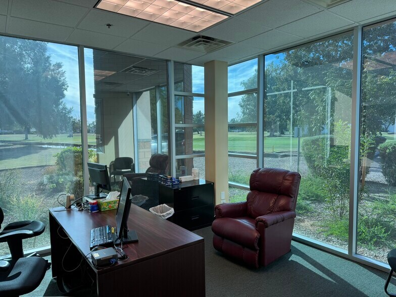 More Photos Of 555 W Chandler Blvd, Chandler Office For Lease