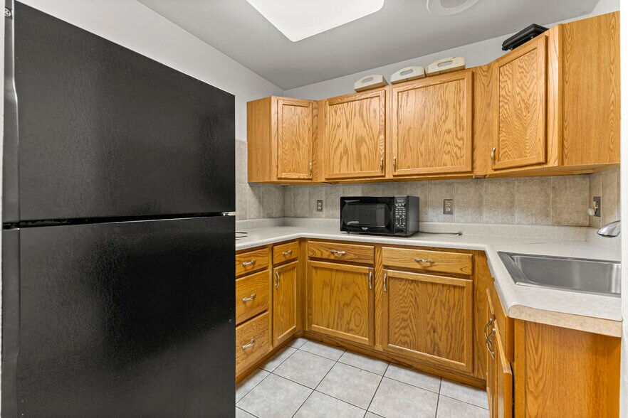 More Photos Of 30401 Utica Rd, Roseville Office For Sale