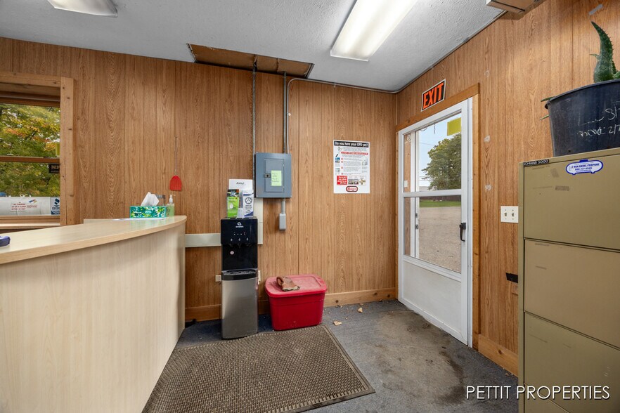 More Photos Of 3805 S Ravenna Rd, Ravenna Office For Sale