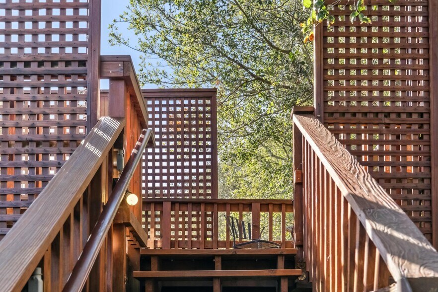 More Photos Of 11 Wharf Rd, Bolinas General Retail For Sale