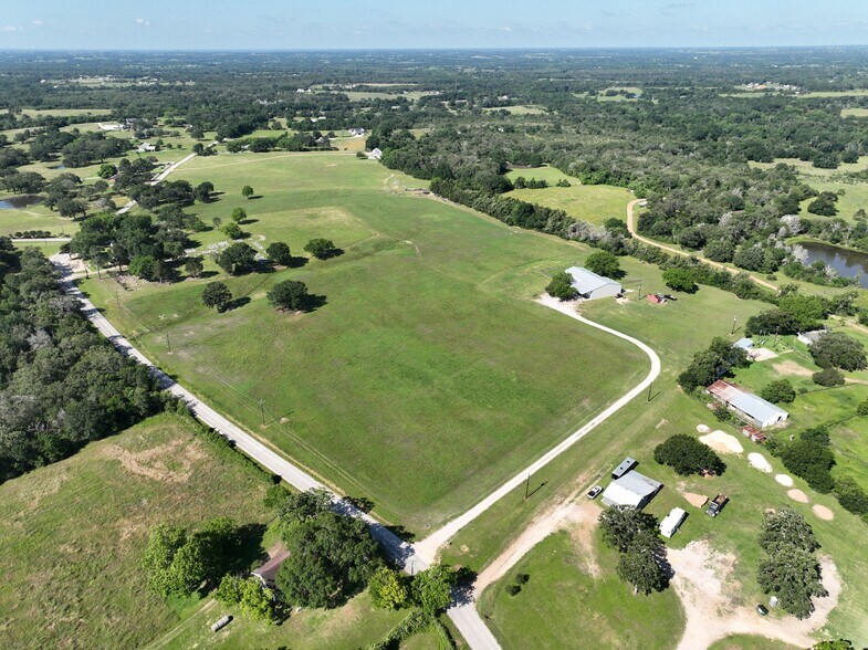More Photos Of 126 S Berlin Rd, Brenham Specialty For Sale