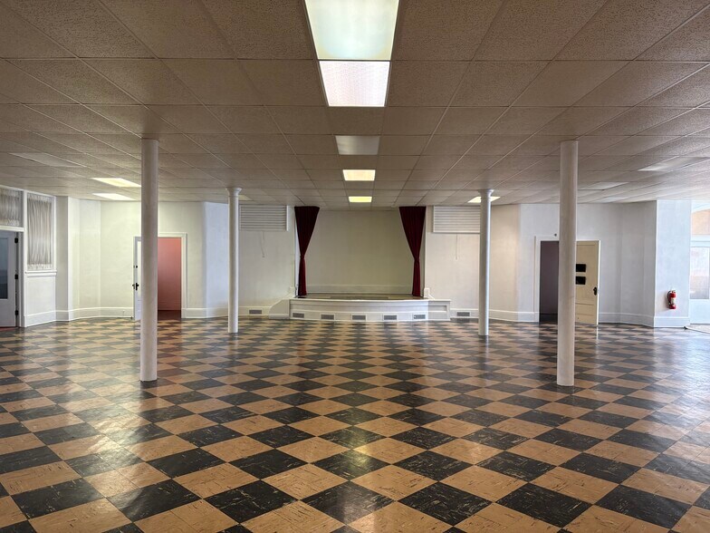 More Photos Of 902 E 1st St, Duluth Office For Sale