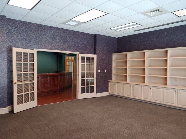 More Photos Of 2512 Independence Blvd, Wilmington Office For Lease