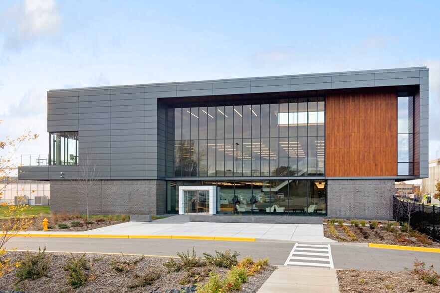 More Photos Of 2800 Mount Ridge Rd, Roseville Office For Sale