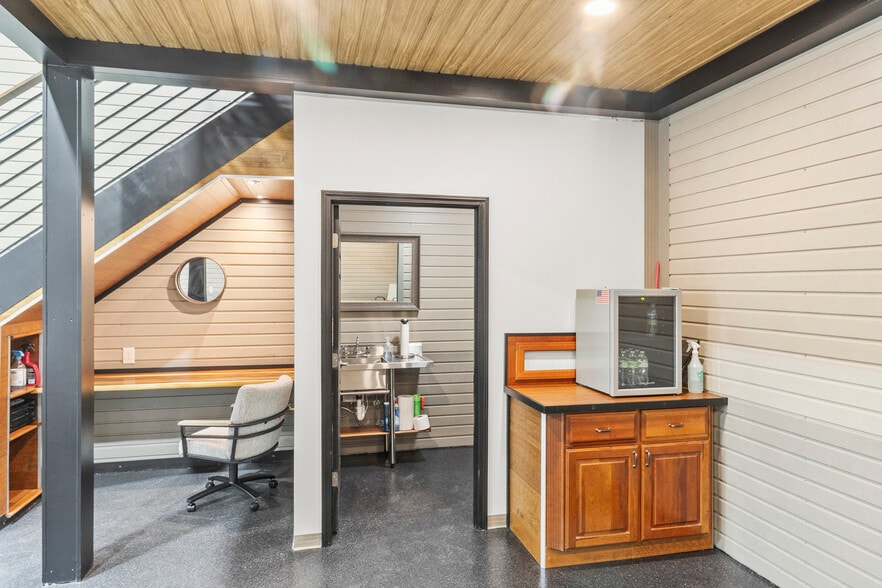 More Photos Of 144 McCrary Rd, Mooresville Flex For Sale