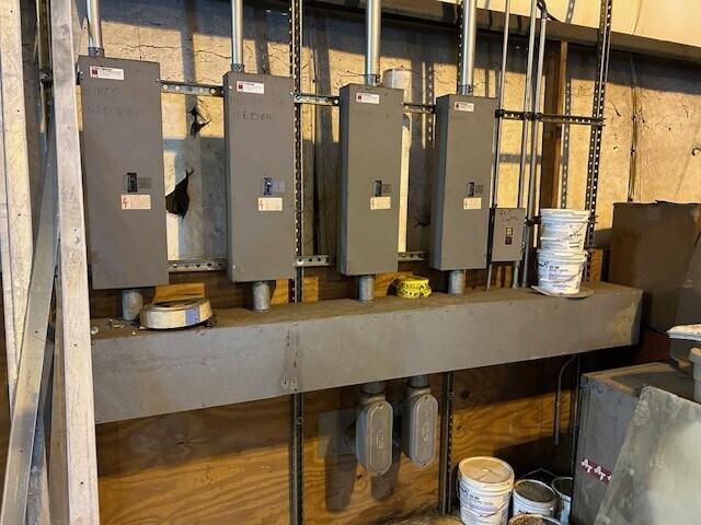 More Photos Of 611 Copeland Dr, Hampton Manufacturing For Sale