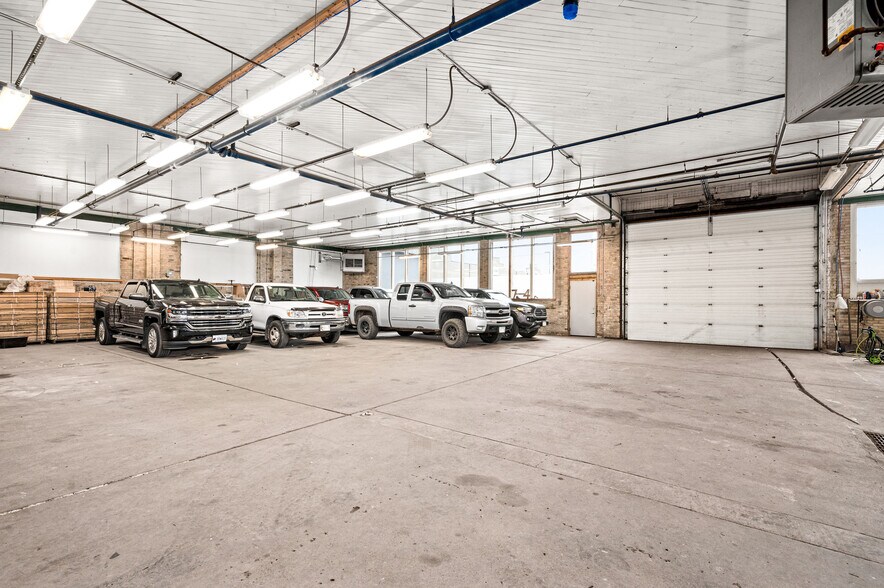 More Photos Of 350 Garfield Ave, Duluth Warehouse For Lease