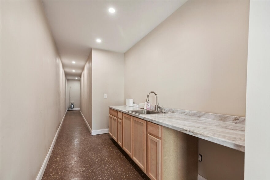 More Photos Of 5000-02 City Ave, Philadelphia Freestanding For Sale