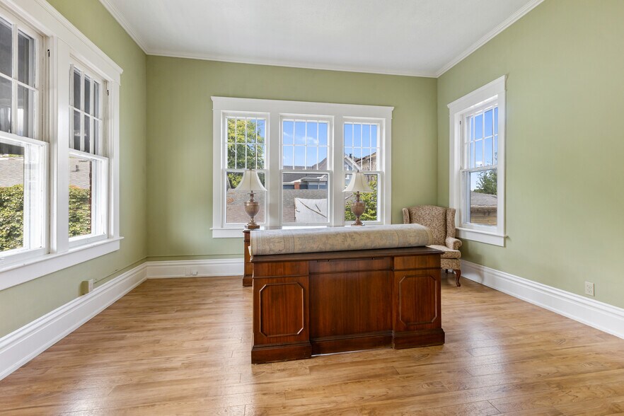 More Photos Of 1542 Frederica St, Owensboro Office Residential For Sale