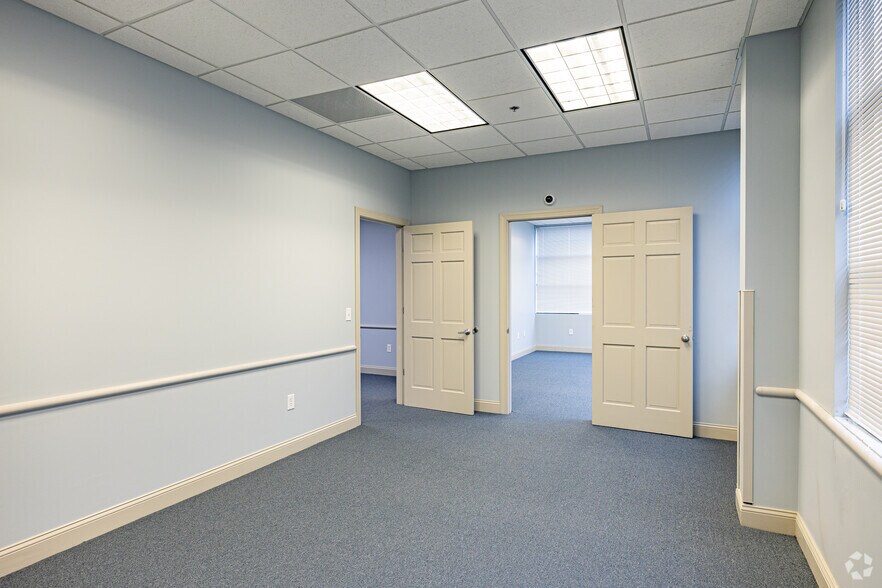 More Photos Of 20 Scotch Rd, Ewing Medical For Lease