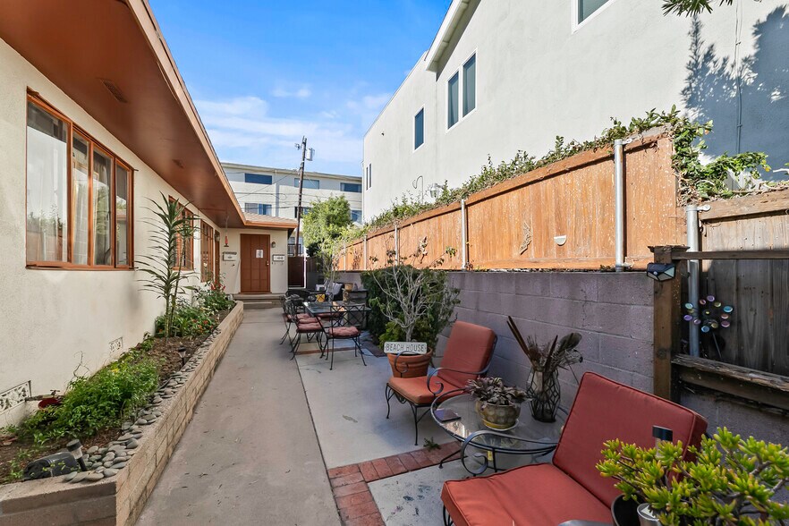 More Photos Of 1167 Nelrose Ave, Venice Apartments For Sale