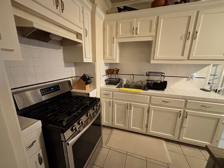 More Photos Of 925 N Lacy St, Santa Ana Apartments For Sale